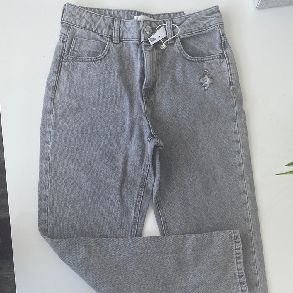 Mango Gray Full-Length Jeans with Smooth Texture and Subtle Distressing